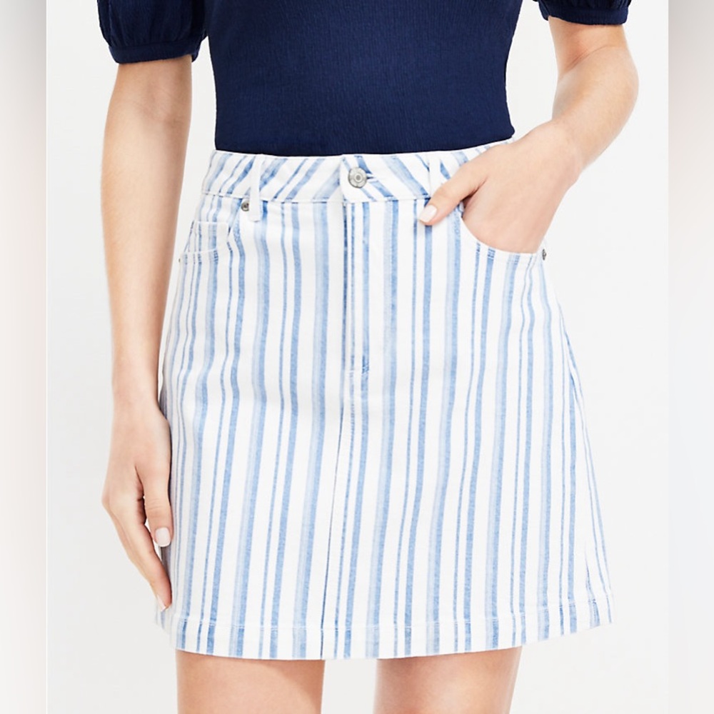 Women’s Ann Taylor The Loft Blue and White Striped Mini Skirt Size 2